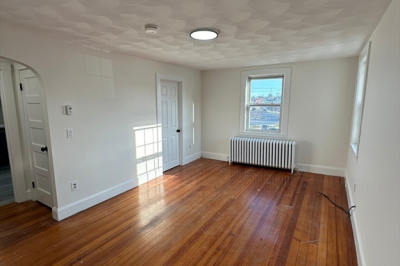 493 Lynn St #4 1