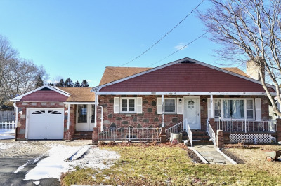 399 John St