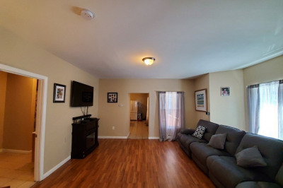 54 Pleasant St 1