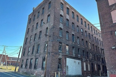 130 Middle Water St 1