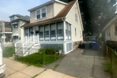 90 Hollingsworth St 1