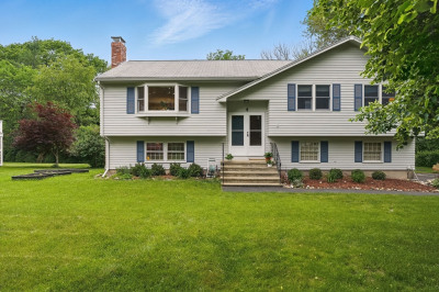 4 Colony Cir 1