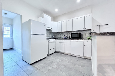 61 Thatcher St #2 1