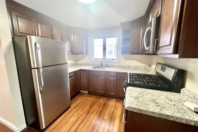 38 Woodlawn Ave #2