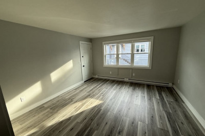 12 Hunnewell Rd #2R 1