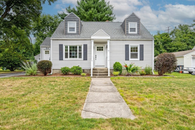 11 Laurie Ave 1