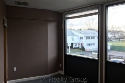 372 Main St #4
