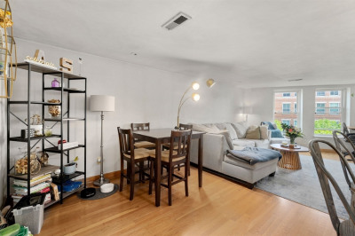 386 Commercial Street #4E 1