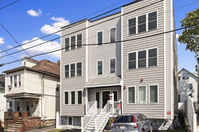 21-23 Thornton St #3 1