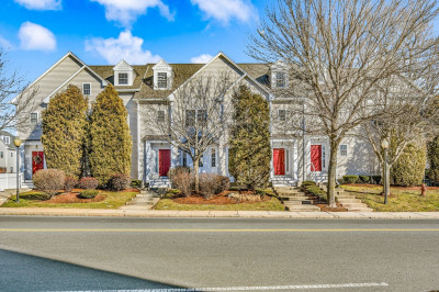 555 Main St #8 1