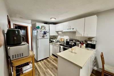 211 Malden St #4 1