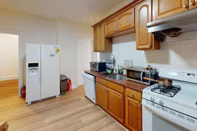 19 Newport St #1B 1