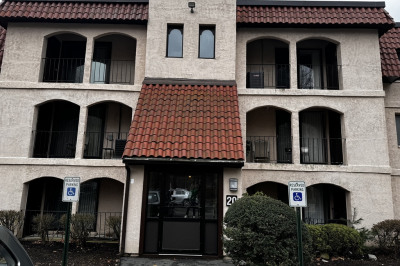 685 Oak Street #20-8 1