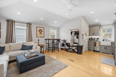 64 Ashland St #2B 1