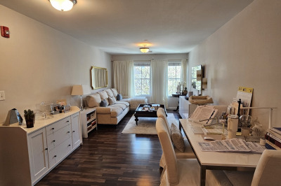 25 West Main St #202