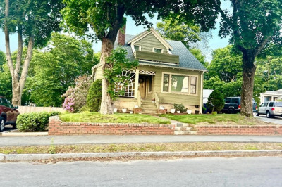 142 Pleasant St 1