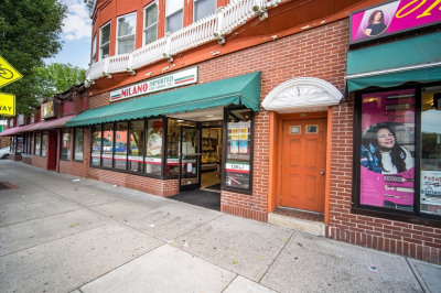 988 Main St 1
