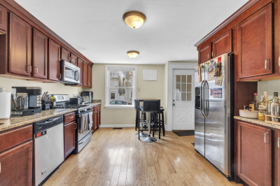194 W 5th St 1
