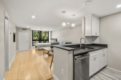 42 8th Street #3306 1