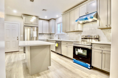 106-108 Lawrence St. #106 1
