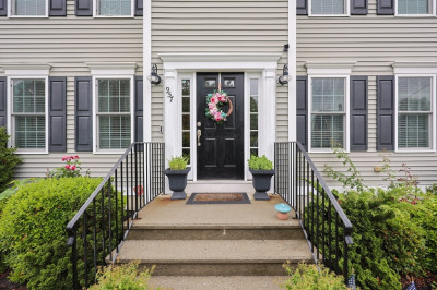 957 Glen St 1