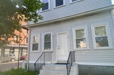 1135 Main St #1F 1