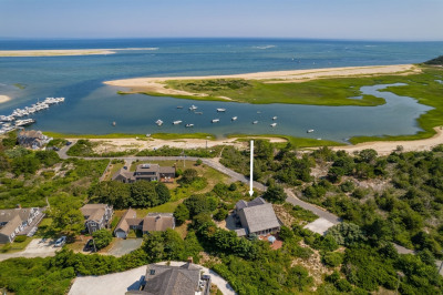 15 Edgewater Dr