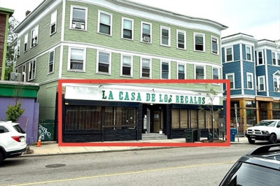 370 Centre St 1