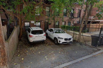 26 East Springfield #PARKING 1
