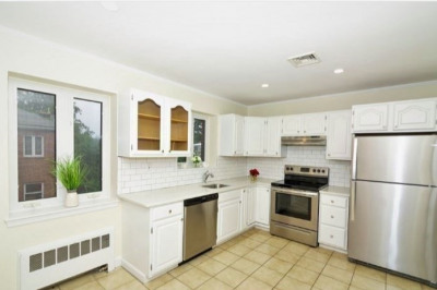 548 Centre St #5 1