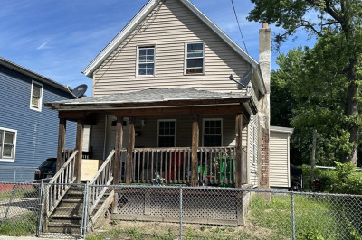 52 Burr St 1