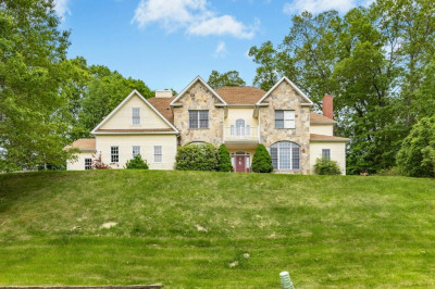 2 Arrowhead Lane