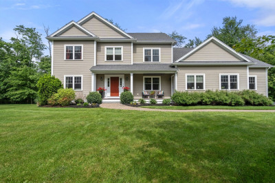 53 Thompson Ave 1