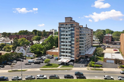 300 Lynn Shore Dr. #204 1