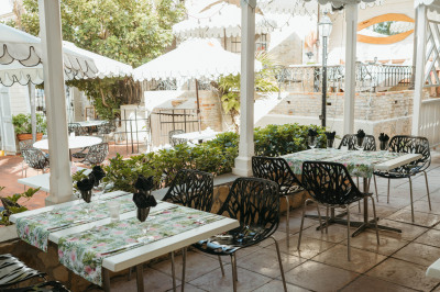 Too Chez Company Street Ch 1