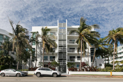 7744 Collins Ave #4 1