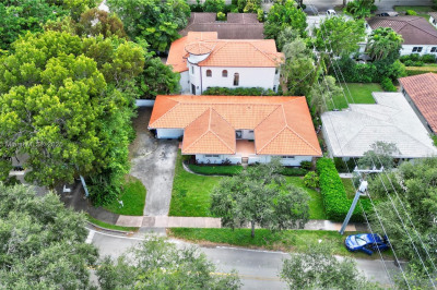 400 Amalfi Ave 1