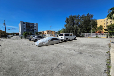LOT #0850 WEST SIDE