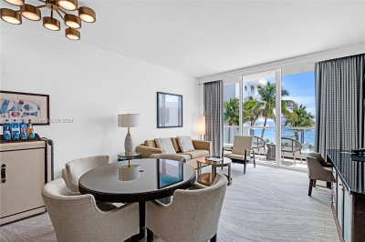 4391 Collins Ave #722/723 1