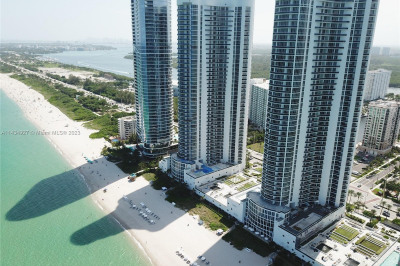 15901 Collins Ave #2105 1