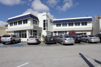 255 University Dr 1