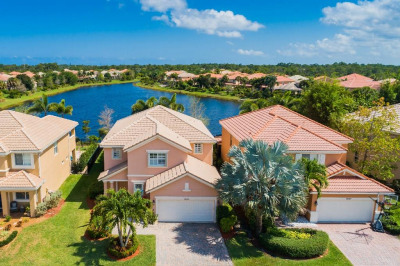 7655 SE Heritage Boulevard 1