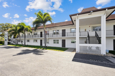 3075 E Gardens East Drive #32 1