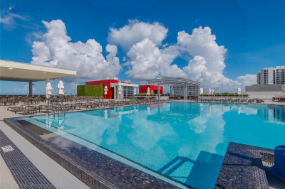 Costa Hollywood Rooftop Pool