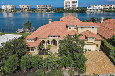 Private Courtyard - Tequesta, FL Homes for Sale