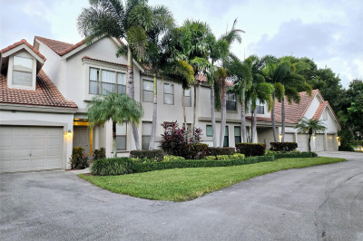 5771 Coach House Cir #E 1