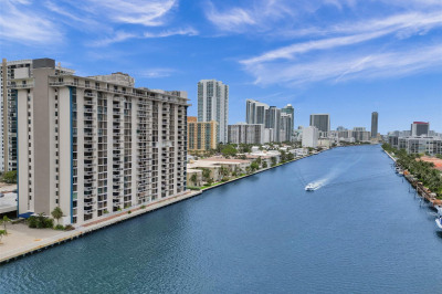 1600 S Ocean Dr #9D 1