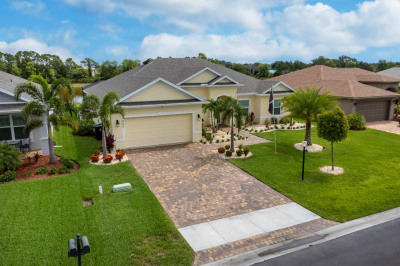 423 SW Vista Lake Drive 1