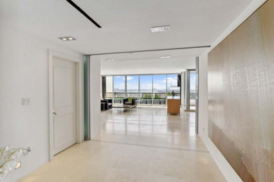 100 Lakeshore Drive #2055 1