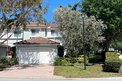 2001 Oakhurst Way 1